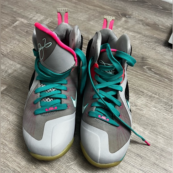 RARE NIKE LEBRON MIAMI VICE - Picture 3 of 4